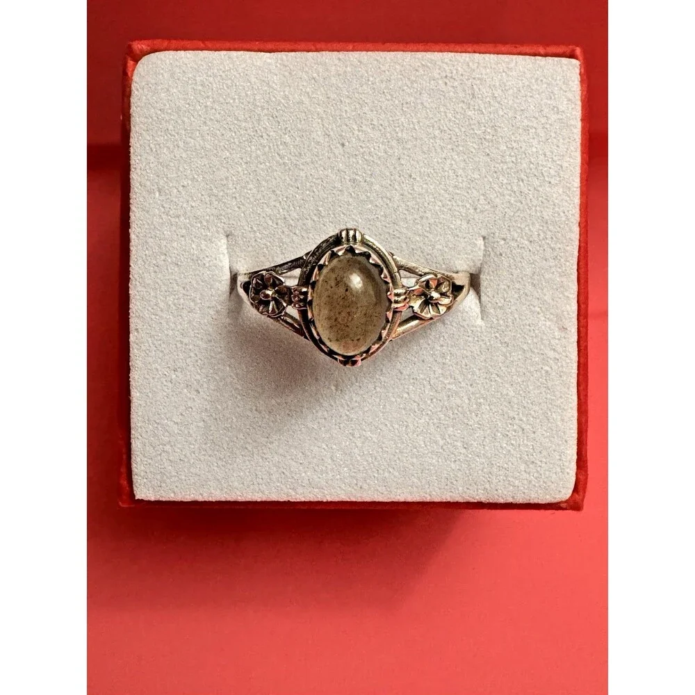 New Sterling Silver Ring  Labradorite Oval Stone  Size 6  Stunning Natural Glow
